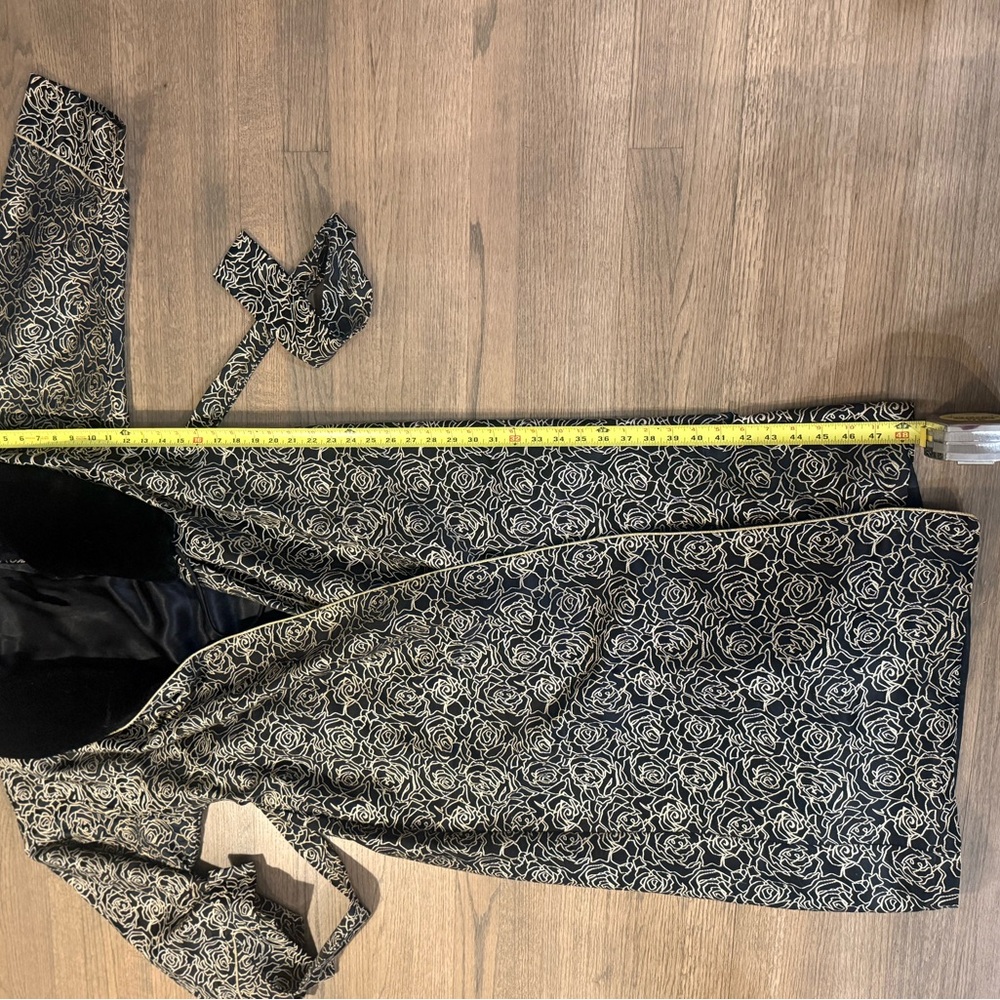 Vintage Victoria Secret Collection RARE Gold and Black Roses Robe: Size Small - Picture 10 of 12